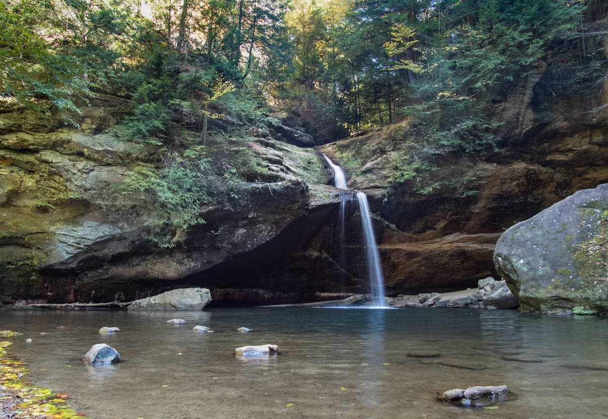Hocking Hills โ Caves, Cliffs & Waterfalls